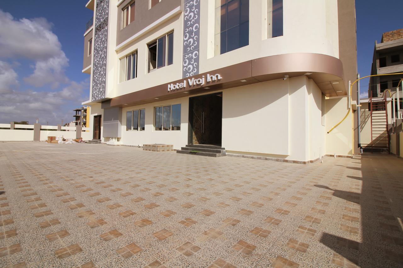 Hotel Vraj Inn Dwārka Exteriör bild